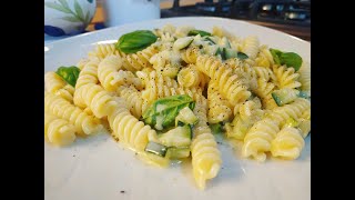 Video Ricetta  Fusilli zucchine e crescenza [upl. by Ostap23]