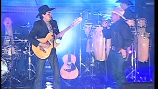 Costumbre y Emilio Navaira C11 en vivo  Estar enamorado video oficial [upl. by Nadabb907]