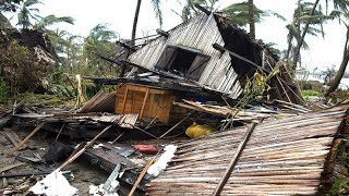 Madagascar  les stigmates des cyclones Batsirai et Emnati [upl. by Aciretal942]