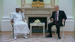 Russie  Deby rencontre Poutine qui salue la quotstabilitéquot au Tchad [upl. by Ellennad]