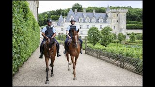 VIDEO IndreetLoire  la brigade équestre de la gendarmerie en renfort dans les lieux touristi [upl. by Neeoma]