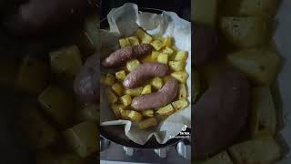 Salsiccia al forno con patate [upl. by Drazze722]