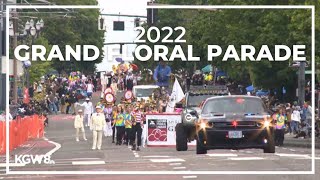 VIDEO Man drives through Portland Grand Floral Parade route nearly hitting people [upl. by Bennett]