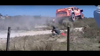 DAKAR  ESPECTACULAR SALTO de ROBBY GORDON [upl. by Aerdnwahs490]