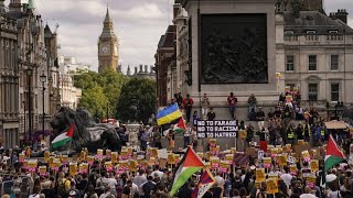 Londra manifestazioni contro il razzismo dopo le rivolte di estrema destra [upl. by Arriec546]