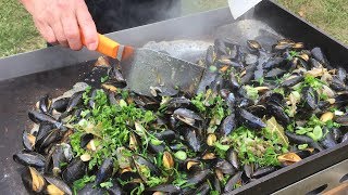 Moules de bouchot à la plancha Style marinière [upl. by Yevoc]