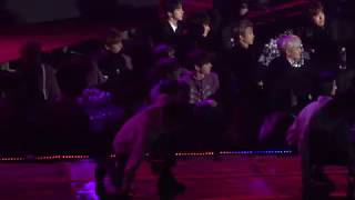 180125 서울가요대상 워너원 Wanna One 대기석NCT127 무대 Wanna One reaction to NCT127 [upl. by Naeroled]