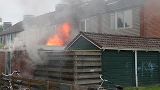 Hoogezand  Uitslaande schuurbrand op de Schaepmanstraat [upl. by Preuss]