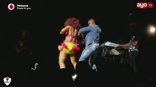 ALIKIBA NEW YORK KITU AMEFANYA KWENYE STAGE [upl. by Ahsaetal857]