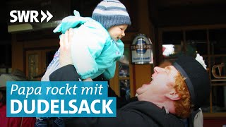 Familienhobby Schottische Musik mit Kilt und Dudelsack [upl. by Siskind]