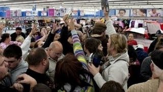 BLACK FRIDAY WALMART 2012 FIGHTING OVER PHONES [upl. by Htehpaj303]