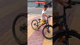 आखिरकार इस बच्चे ने 360° रोटेबल साइकिल को चला ही लिया Finally this child ride the 360° Rotable cycle [upl. by Metcalf]