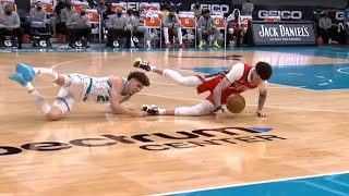 LaMelo amp Lonzo Ball go for the ball in crunch time 🤭 Pelicans vs Hornets [upl. by Akaya951]