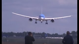 Piloot Dreamliner haalt grapje uit vliegtuigspotters in paniek [upl. by Arym]