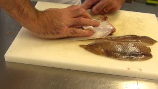 Cours de cuisine Lever des filets de limande en direct [upl. by Saturday602]