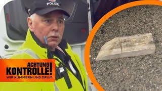 Polizei entsetzt 1kg Holzkeil ungesichert am LKW auf der Autobahn  Achtung Kontrolle  kabel eins [upl. by Idna340]