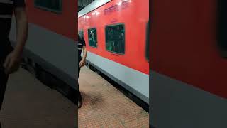 Cocanada AC SF Express  Kakinada Town to Lingampalli12775 arrives at Rajahmundry railway station [upl. by Hnoj511]