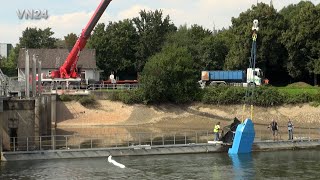 22082023  VN24  Arbeitsboot versinkt in der Ruhr  Bergung mit über 55 Meter Kranauslage [upl. by Paxon825]