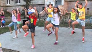 Street dance HipHop Уличные танцы Маленькие дети танцуют хипхоп Праздник во дворе2013 [upl. by Tehcac]