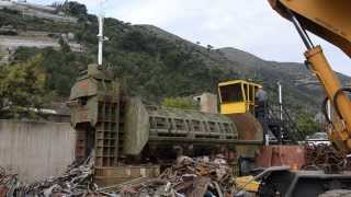 Area di rottamazione e recupero materiali ferrosi [upl. by Schecter]