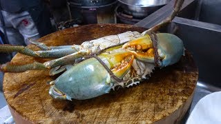 Singapore Fresh Pepper Crab  Gu Ma Jia Private Kitchen [upl. by Arykahs862]