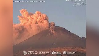 Fumo e cenere avvolgono il Popocatépetl la nuova eruzione del vulcano messicano [upl. by Cissej576]