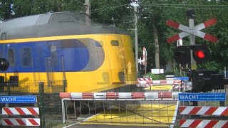 Spoorwegovergang Ermelo  Dutch railroad crossing [upl. by Sacha962]