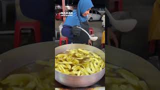 Kerepek pisang rangup makan panaspanas [upl. by Ahsiryt]