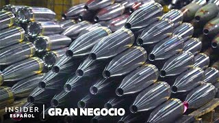 Esta fábrica estadounidense hace munición clave para Ucrania  Gran negocio  Insider Business [upl. by Nnaaihtnyc455]