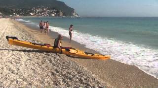 Kayak Prijon Seayak 500 LV  partenza con onda lunga 882011 [upl. by Rellek]