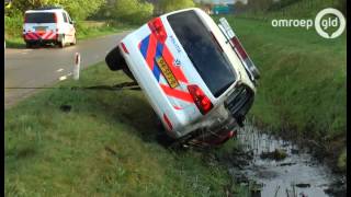 Politieauto te water in Ede [upl. by Ainival510]