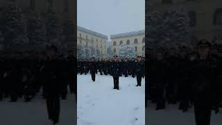 SCUOLA ALLIEVI CARABINIERI SOTTO LA NEVE L’OMAGGIO ALLA BANDIERA DEI GIOVANI MILITARI [upl. by Curran]