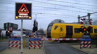 Spoorwegovergang Almelo  Dutch railroad crossing [upl. by Eerazed552]