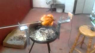 Asador de pollos giratorio casero para barbacoa video 1 [upl. by Nomed]