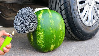 Aplastando Cosas Crujientes con el Coche  Experimento Sandías y Bengalas VS Rueda de Coche [upl. by Ecreip]