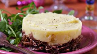 Recette  Hachis parmentier au confit de canard [upl. by Eeram]