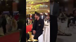 What A Grand Entry King Of Bollywood SRK Arrives at News18s Indian Of The Year  IOTY 2023  N18S [upl. by Leonsis]