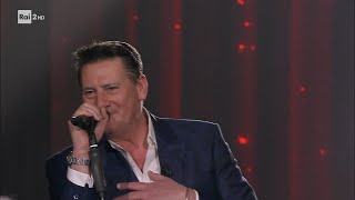 Tony Hadley canta quotMad about youquot  StraMorgan 12042023 [upl. by Anaerda]