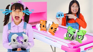 Wendy and Ellie Build a Doll Claw Machine Mystery Adventure [upl. by Eba]