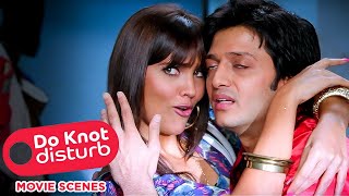 Do Knot Disturb Movie Scenes  Wow ye dono mei kitna pyaar hai  Govinda  Sushmita Sen  Lara [upl. by Mollie412]