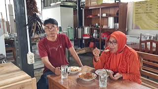 Makan pagi di sekitar Universitas Teknologi Yogyakarta [upl. by Anitrak]