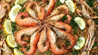 Paella valensiana mista di carne e pesce Ricetta originale spagnola Accompagnata con Sangria [upl. by Heymann565]