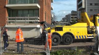 vrachtwagen verzakt op bouwplaats in Haarlem [upl. by Niwhsa866]