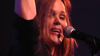 Belinda Carlisle quotSummer Rainquot live 41316 8 Peekskill NY [upl. by Adnylem665]