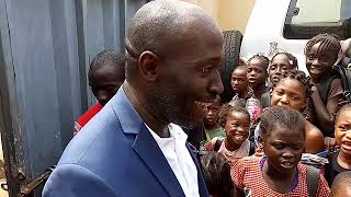 Cet geste spontané de Gassama Diaby dans une école de Conakry [upl. by Michal]