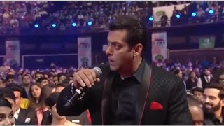 Salman khan insulted shahrukh khan  Award show moment  Salman khan ka gussa [upl. by Pihc468]