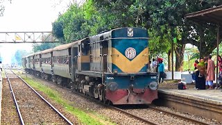 Only 6 coach loaded Rocket Mail Train  Khulna to Parbatipur Route  রকেট মেইল quotখুলনার মেইলquot [upl. by Lohman]