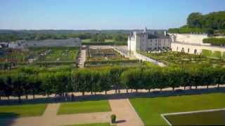 Vue aérienne des jardins du château de Villandry [upl. by Arivle]