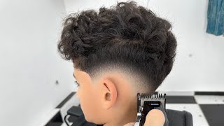 Como fazer degradê médio em cabelo ondulado✂️🧑‍💻 [upl. by Nyvar]