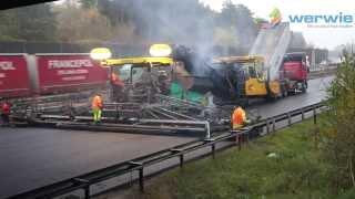 Vögele SUPER 30002 im Einsatz auf der A10 Berliner Ring [upl. by Sirromaj805]